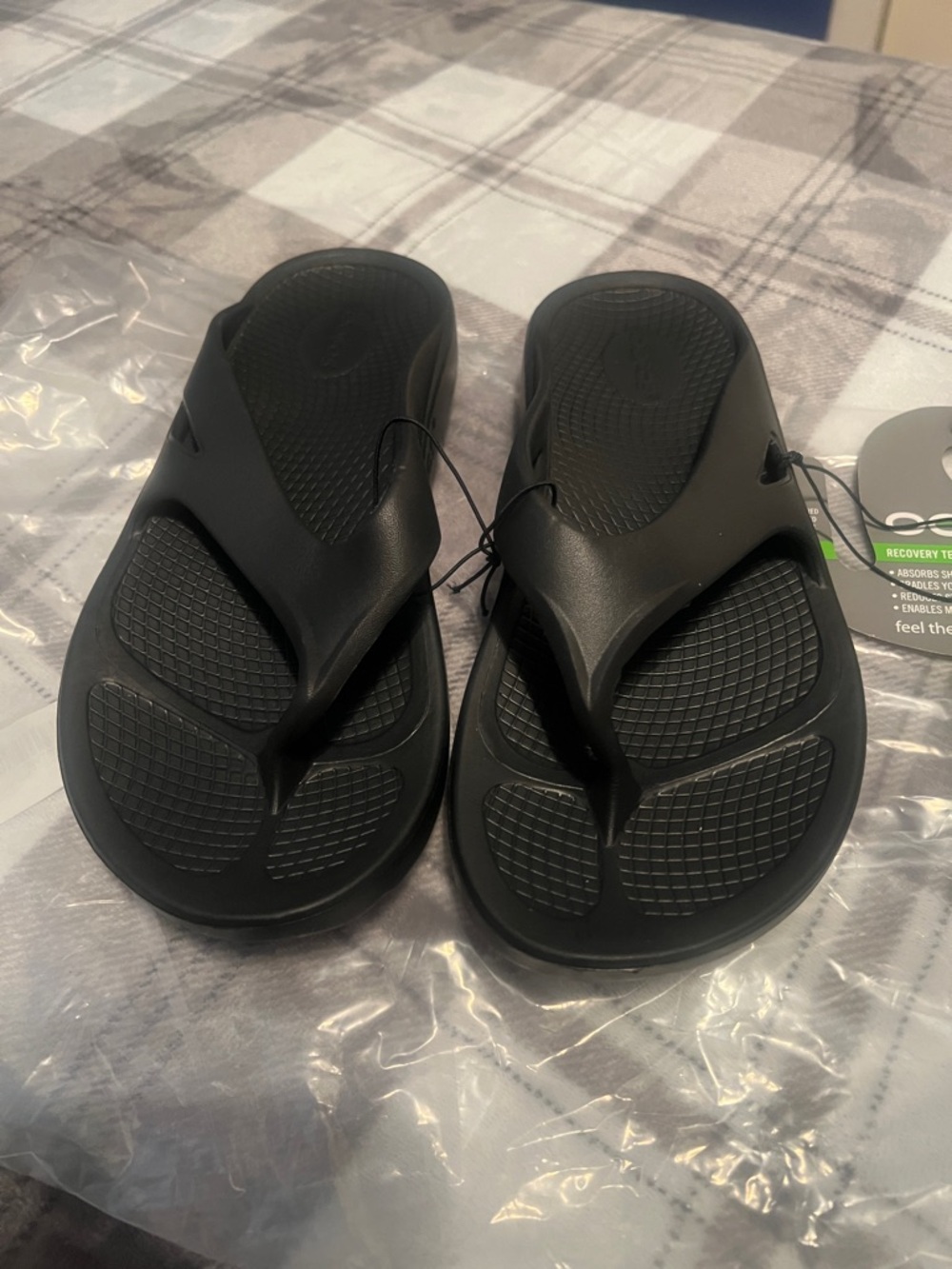 OOFOS Women’s Black Recovery Flip Sandals
